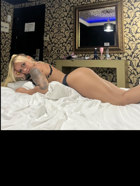 Header of blondie_barbie38