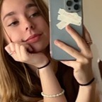 Caroline Goodrich (@carolinegoodrich) Leak OnlyFans 

 profile picture