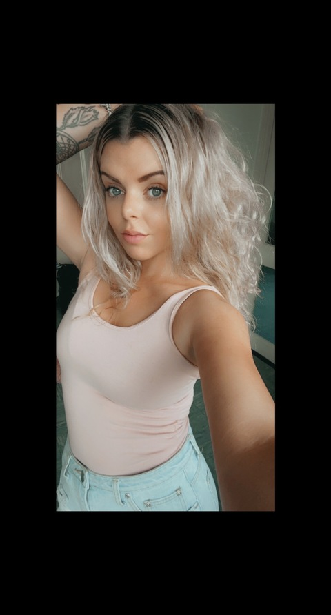 Header of delaneyxo