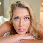 hollyhotwife (HollyHotwife) OnlyFans Leaked Content [FREE] profile picture