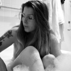 Lola Versailles (lolaversailles) Leak OnlyFans 

 profile picture